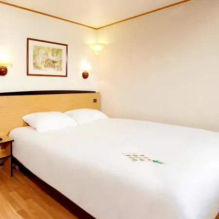 Otel Campanile 2*