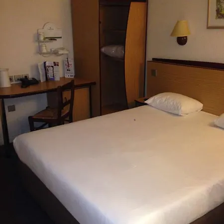 Otel Campanile 2*